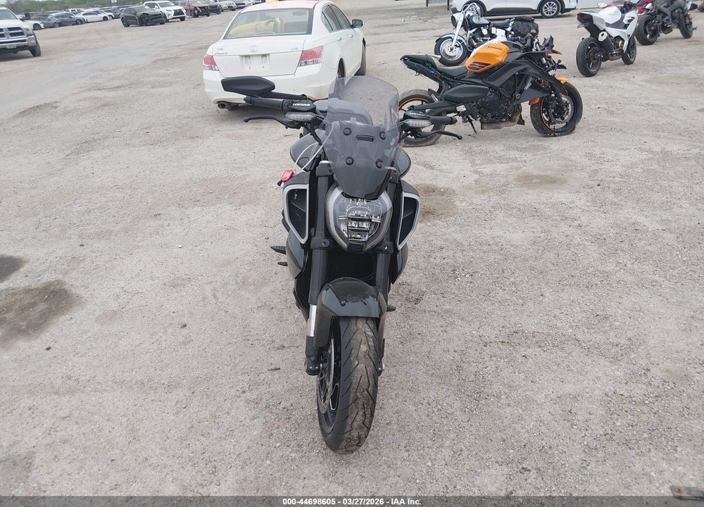 2023 DUCATI DIAVEL V4 VIN: ZDMGAR1W9PB002271