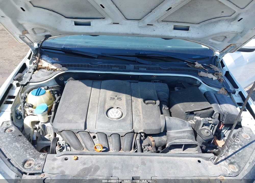 2011 VOLKSWAGEN JETTA 2.5L SE VIN: 3VWDZ7AJ4BM358870