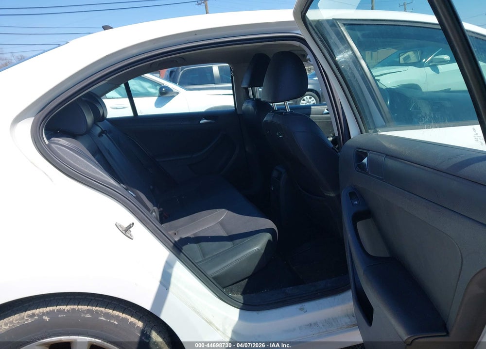 2011 VOLKSWAGEN JETTA 2.5L SE VIN: 3VWDZ7AJ4BM358870