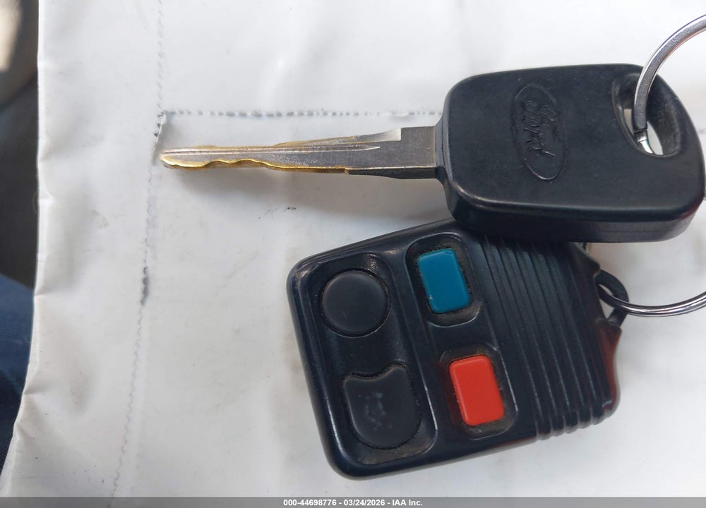 2001 FORD FOCUS SE VIN: 1FAFP34P61W209004