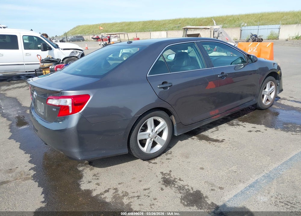 2014 TOYOTA CAMRY SE VIN: 4T1BF1FK4EU324005