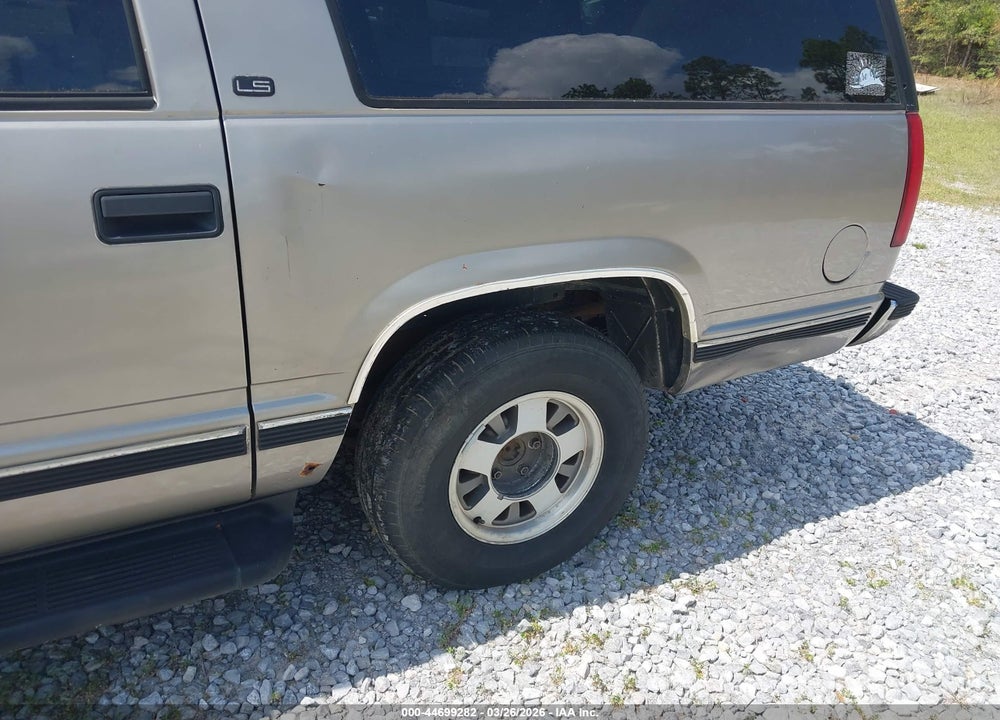 1999 CHEVROLET SUBURBAN 1500 VIN: 3GNEC16R4XG139487