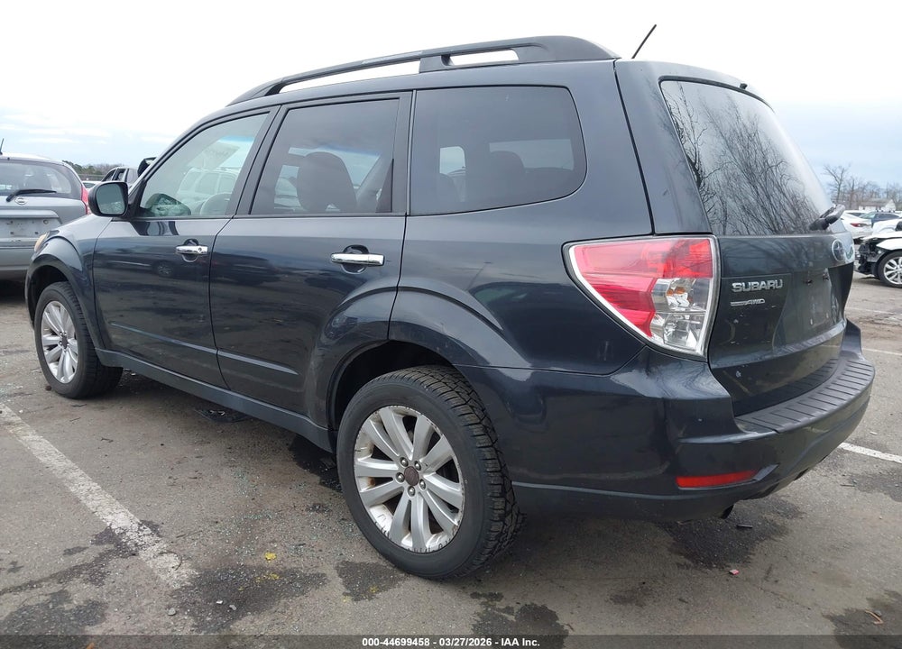 2011 SUBARU FORESTER 2.5X PREMIUM VIN: JF2SHADC0BH744621