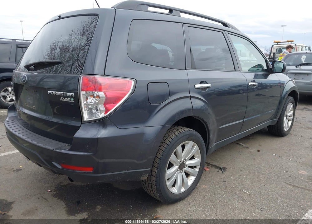 2011 SUBARU FORESTER 2.5X PREMIUM VIN: JF2SHADC0BH744621