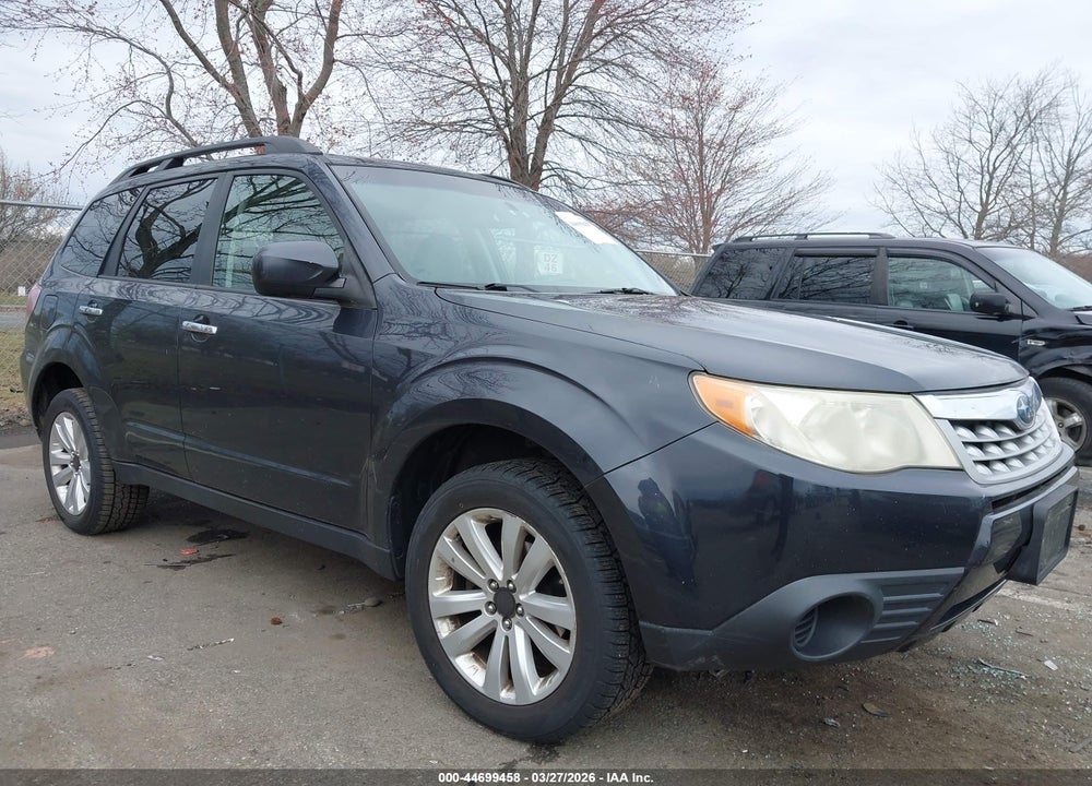 2011 SUBARU FORESTER 2.5X PREMIUM VIN: JF2SHADC0BH744621