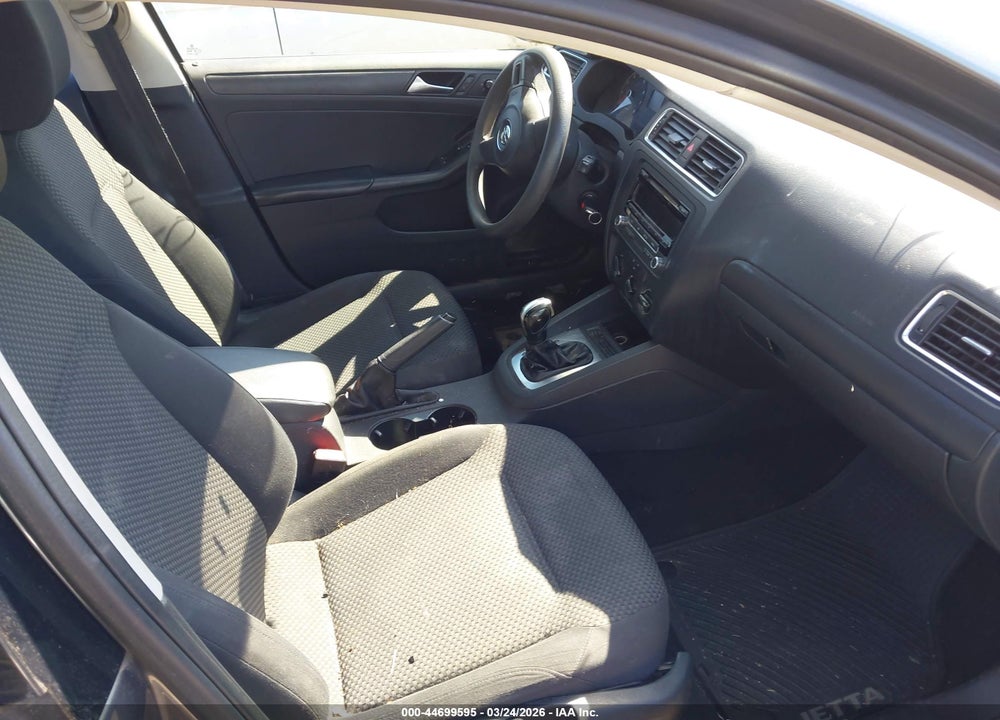 2014 VOLKSWAGEN JETTA 2.0L S VIN: 3VW2K7AJ8EM328402