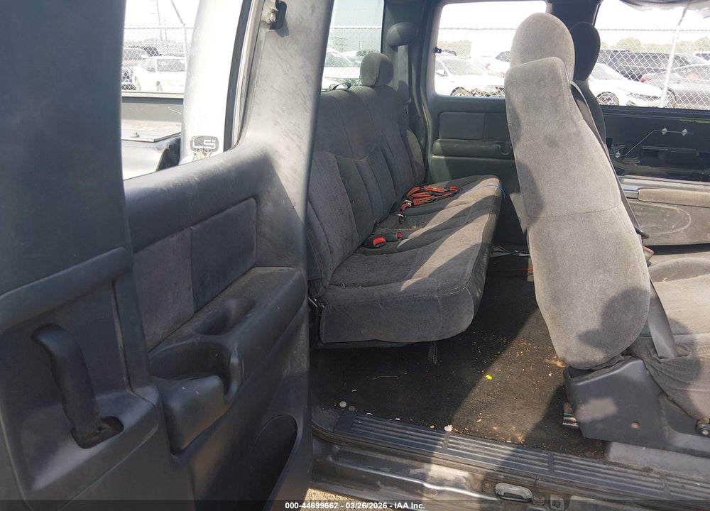 2001 CHEVROLET SILVERADO 1500 LS VIN: 2GCEC19T611164715