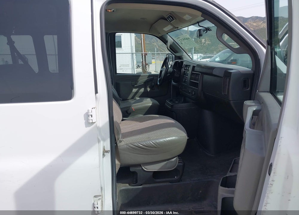 2020 CHEVROLET EXPRESS PASSENGER RWD 2500 REGULAR WHEELBASE LS VIN: 1GAWGEFG6L1235386