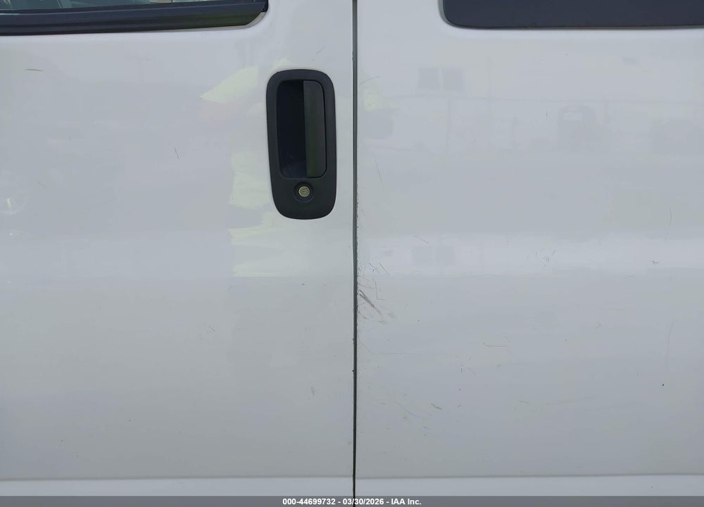 2020 CHEVROLET EXPRESS PASSENGER RWD 2500 REGULAR WHEELBASE LS VIN: 1GAWGEFG6L1235386
