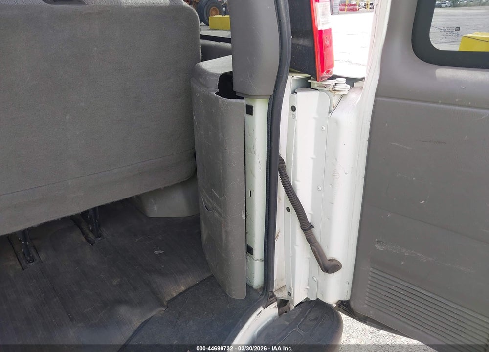 2020 CHEVROLET EXPRESS PASSENGER RWD 2500 REGULAR WHEELBASE LS VIN: 1GAWGEFG6L1235386