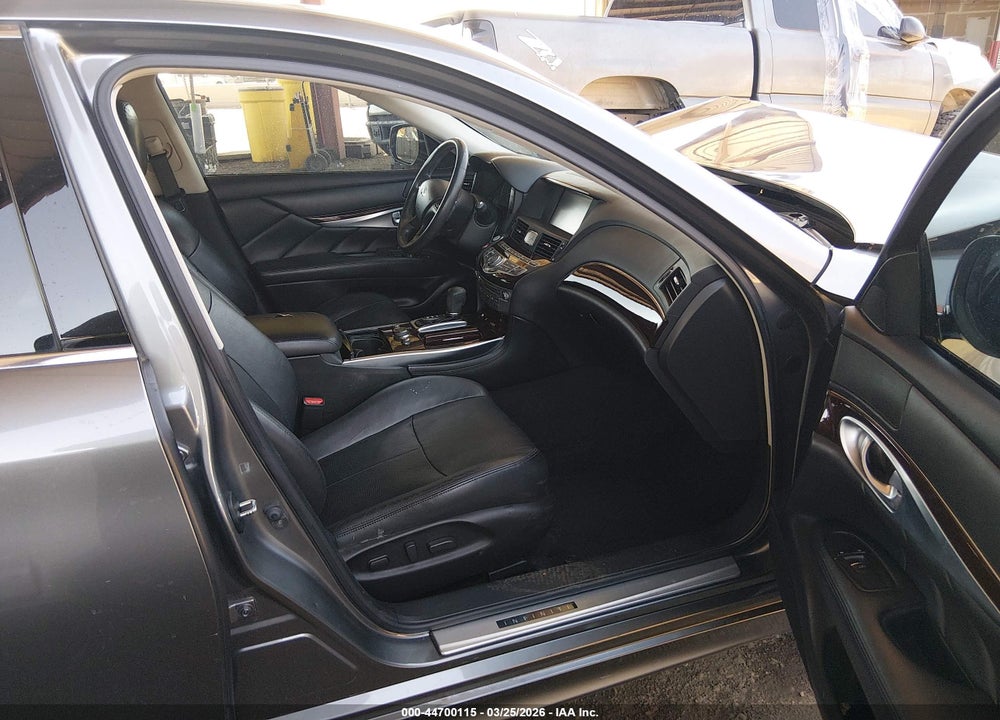 2015 INFINITI Q70 3.7 VIN: JN1BY1AP2FM540215