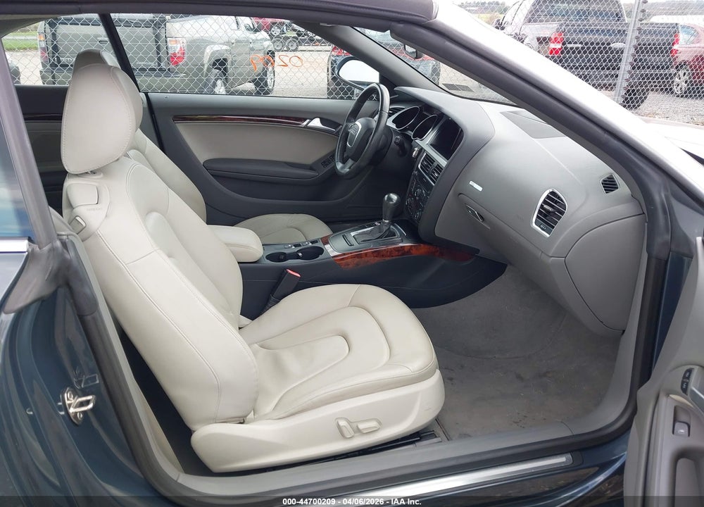 2010 AUDI A5 2.0T PREMIUM VIN: WAUJFAFH7AN025517