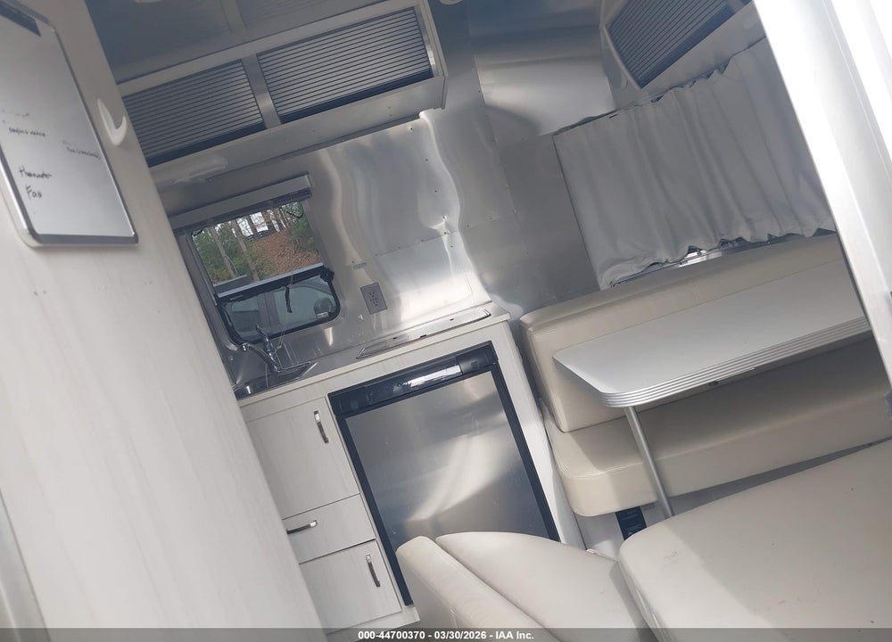2018 AIRSTREAM OTHER VIN: 1STHRAC16JJ541943