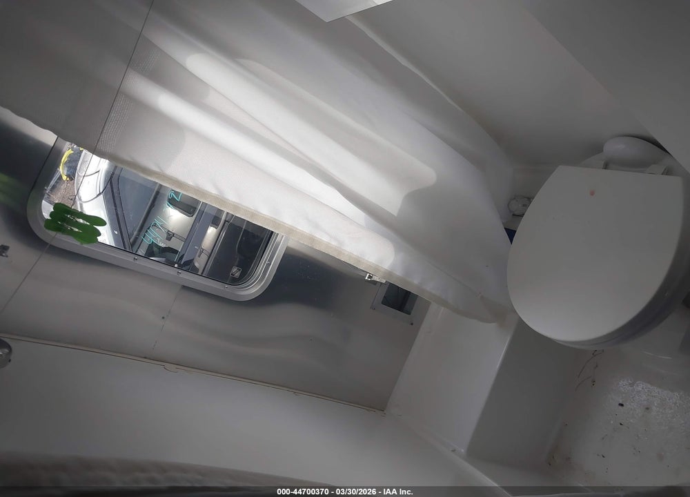2018 AIRSTREAM OTHER VIN: 1STHRAC16JJ541943
