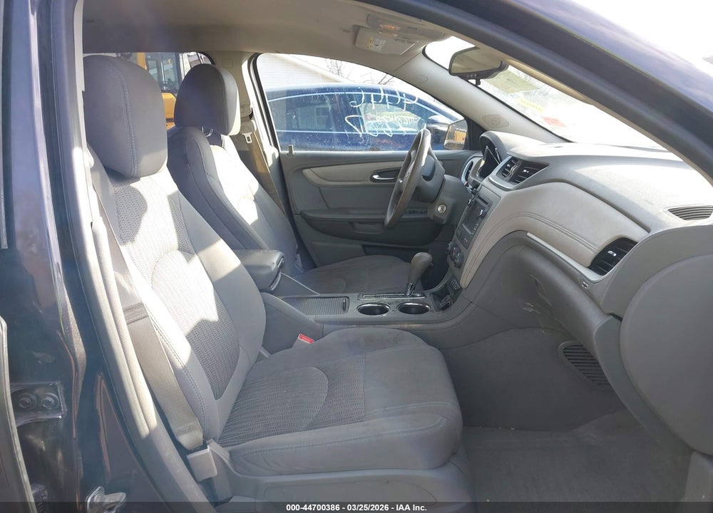 2016 CHEVROLET TRAVERSE LS VIN: 1GNKVFKD0GJ193470