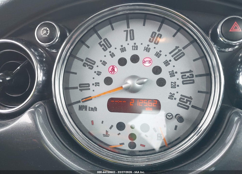 2006 MINI COOPER S VIN: WMWRE33596TL17717