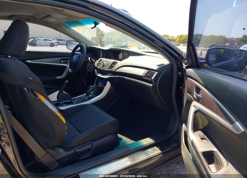 2014 HONDA ACCORD LX VIN: 1HGCT1B39EA009641