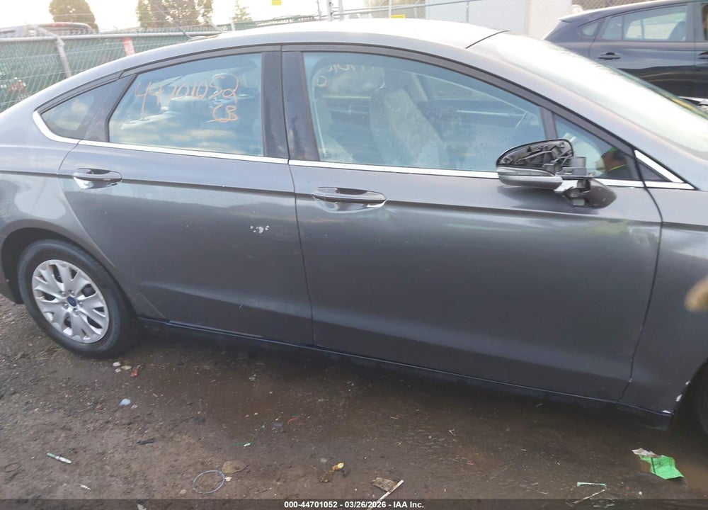 2014 FORD FUSION S VIN: 3FA6P0G72ER274001