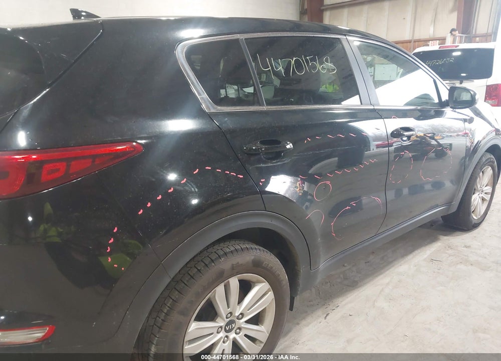 2018 KIA SPORTAGE LX VIN: KNDPMCAC8J7378833
