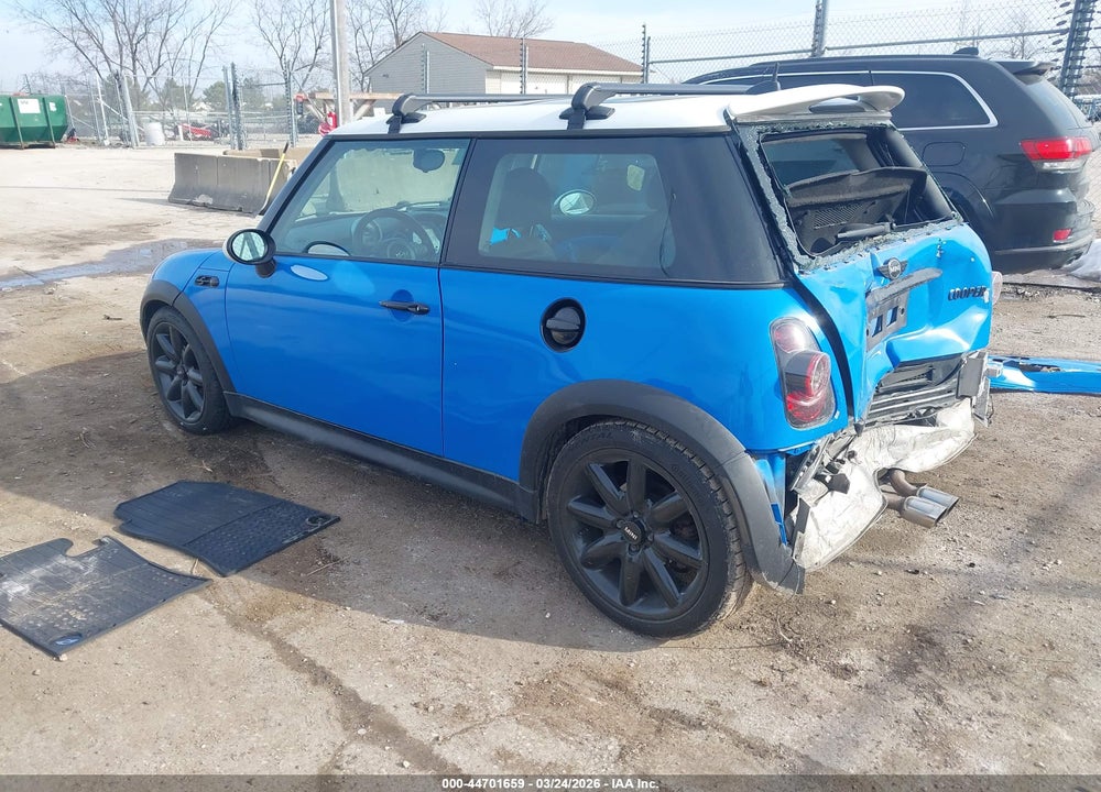 2006 MINI COOPER S VIN: WMWRE33536TL23447