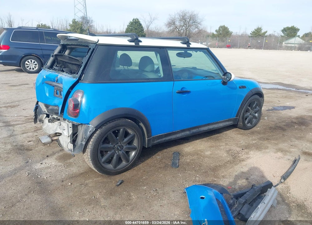 2006 MINI COOPER S VIN: WMWRE33536TL23447
