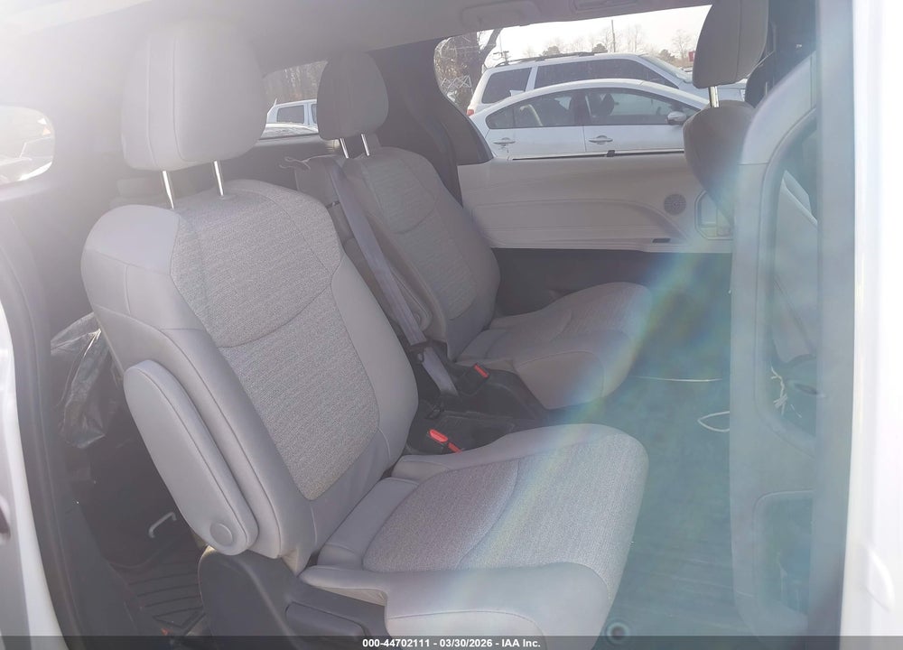 2025 TOYOTA SIENNA LE VIN: 5TDBSKFC5SS178373