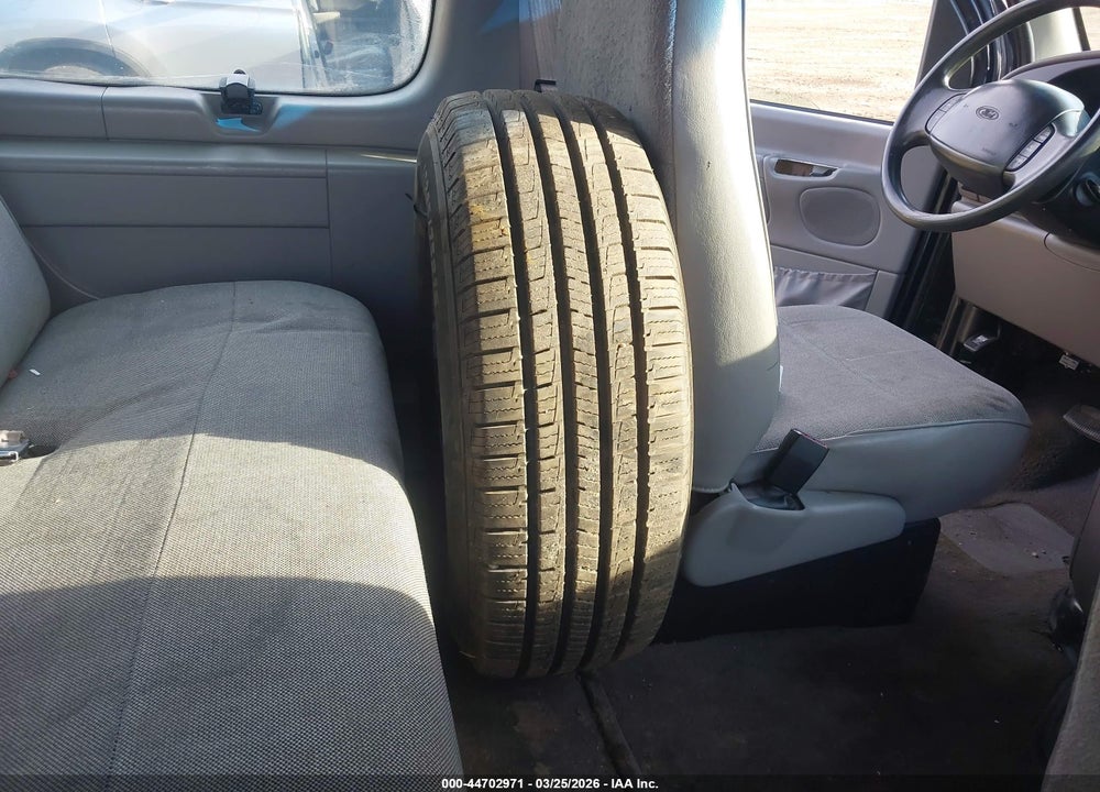 1998 FORD SUPER CLUB WAGON XL/XLT VIN: 1FBSS31S7WHA93831