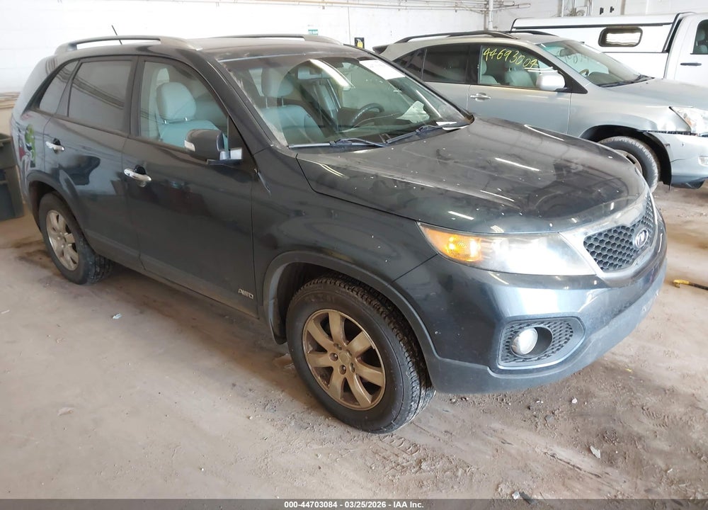 2011 KIA SORENTO LX VIN: 5XYKTCA17BG154386