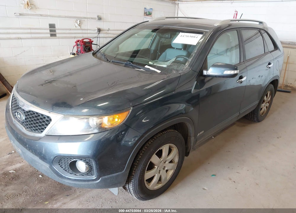 2011 KIA SORENTO LX VIN: 5XYKTCA17BG154386