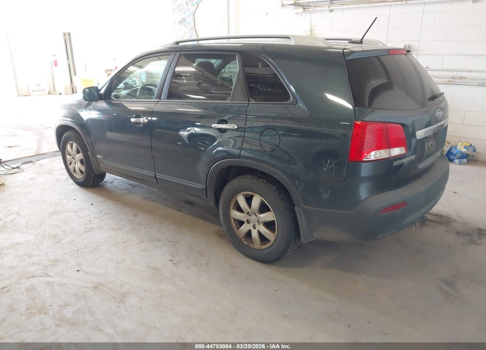 2011 KIA SORENTO LX VIN: 5XYKTCA17BG154386