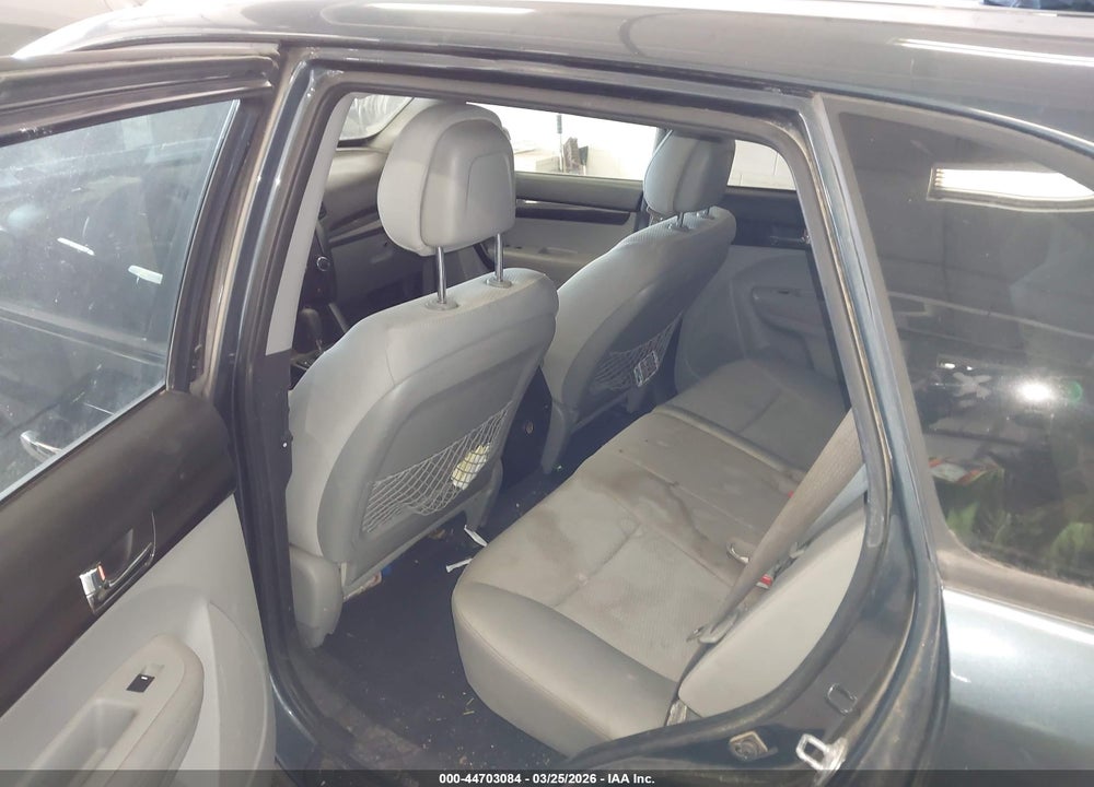 2011 KIA SORENTO LX VIN: 5XYKTCA17BG154386