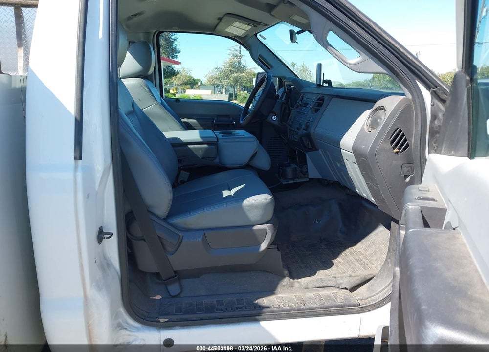 2015 FORD F-350 CHASSIS XL VIN: 1FDRF3G65FEA14744