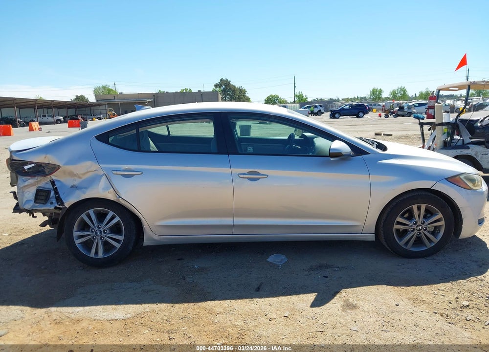 2017 HYUNDAI ELANTRA SE VIN: 5NPD84LF4HH119301