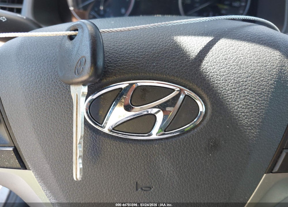 2017 HYUNDAI ELANTRA SE VIN: 5NPD84LF4HH119301