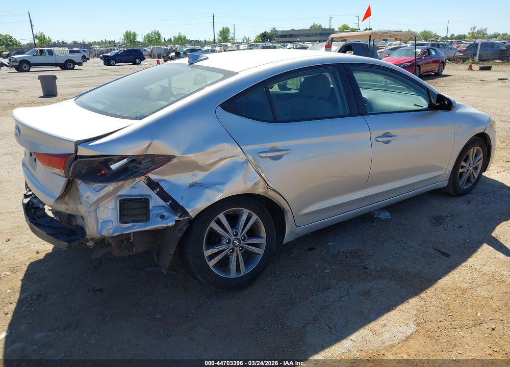 2017 HYUNDAI ELANTRA SE VIN: 5NPD84LF4HH119301