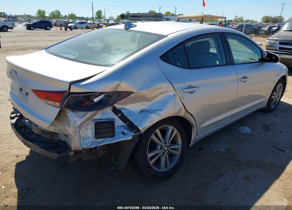 2017 HYUNDAI ELANTRA SE VIN: 5NPD84LF4HH119301