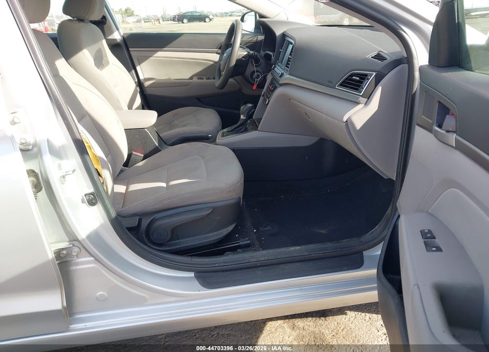 2017 HYUNDAI ELANTRA SE VIN: 5NPD84LF4HH119301