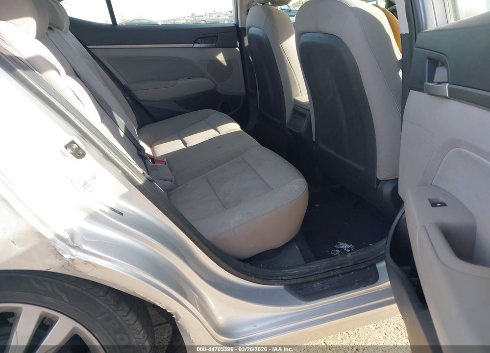 2017 HYUNDAI ELANTRA SE VIN: 5NPD84LF4HH119301