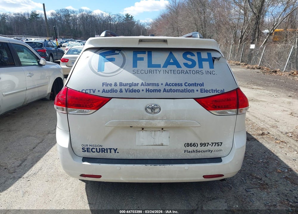 2011 TOYOTA SIENNA XLE VIN: 5TDDK3DC7BS021381