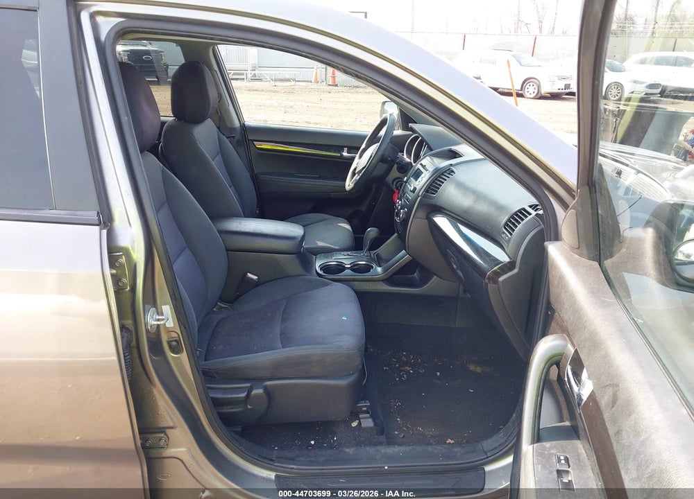 2012 KIA SORENTO LX VIN: 5XYKT3A64CG250540