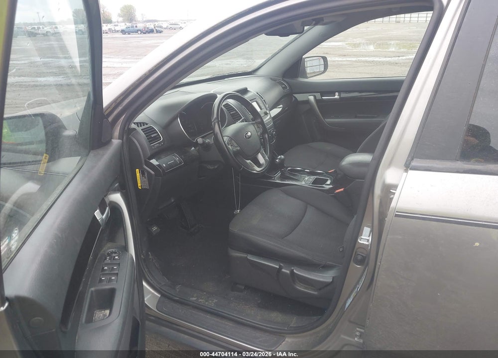 2014 KIA SORENTO LX VIN: 5XYKT3A66EG500203