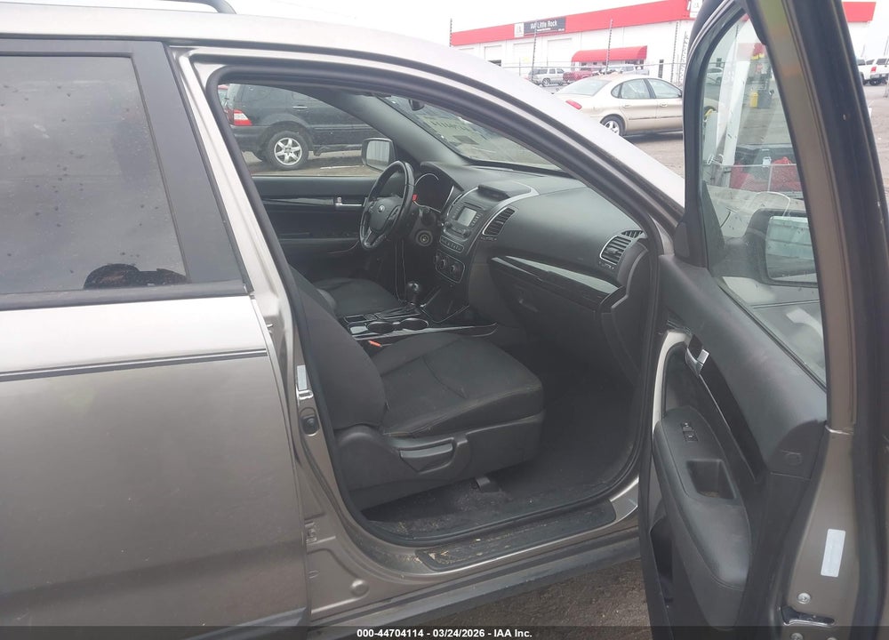 2014 KIA SORENTO LX VIN: 5XYKT3A66EG500203