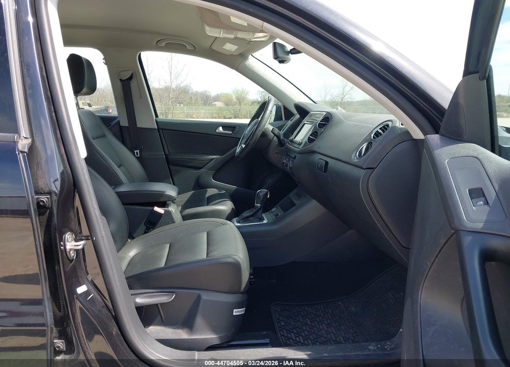 2017 VOLKSWAGEN TIGUAN 2.0T/2.0T S VIN: WVGAV7AX0HK013059