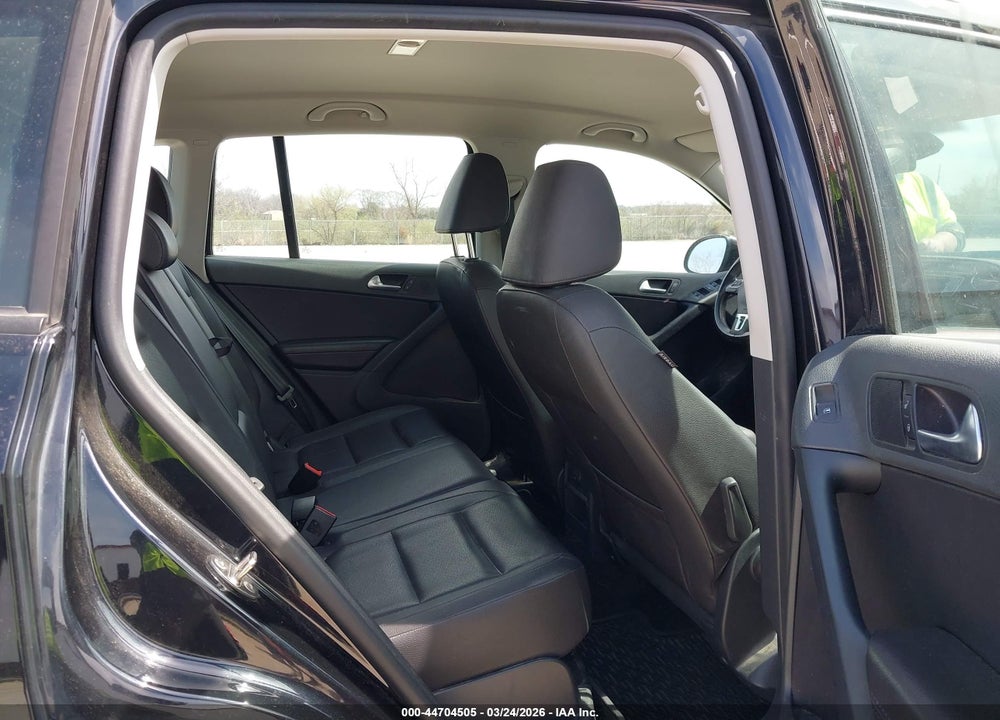 2017 VOLKSWAGEN TIGUAN 2.0T/2.0T S VIN: WVGAV7AX0HK013059