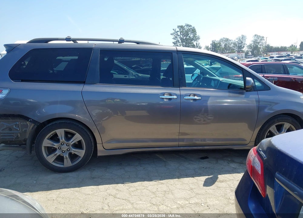 2017 TOYOTA SIENNA SE 8 PASSENGER VIN: 5TDXZ3DC0HS891927