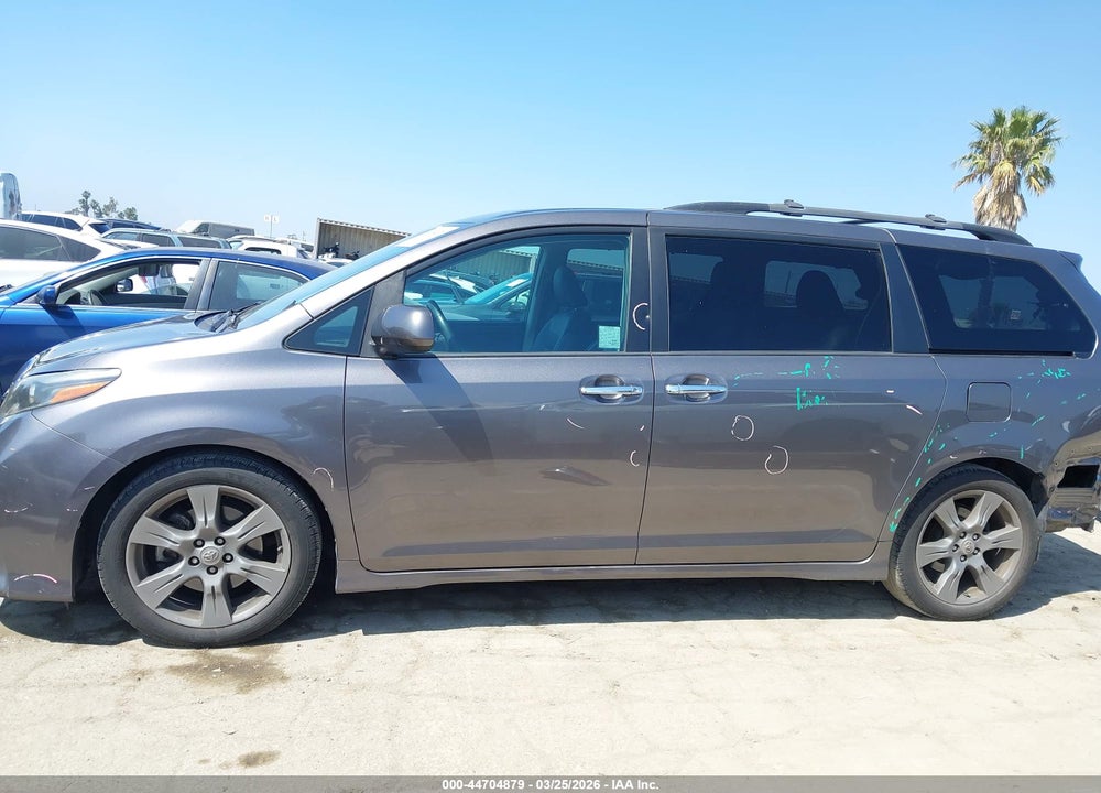 2017 TOYOTA SIENNA SE 8 PASSENGER VIN: 5TDXZ3DC0HS891927