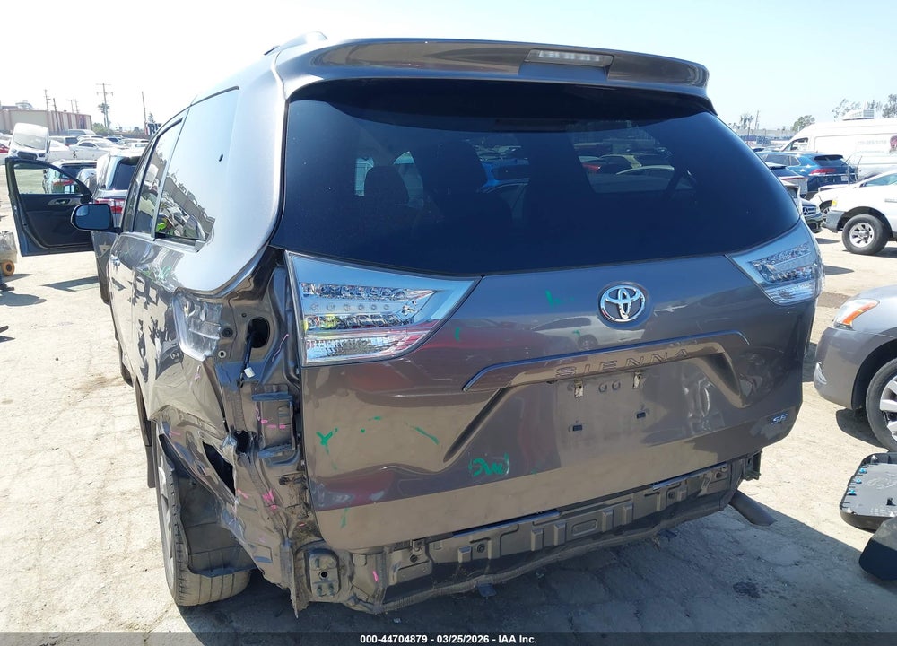 2017 TOYOTA SIENNA SE 8 PASSENGER VIN: 5TDXZ3DC0HS891927