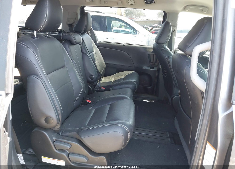 2017 TOYOTA SIENNA SE 8 PASSENGER VIN: 5TDXZ3DC0HS891927
