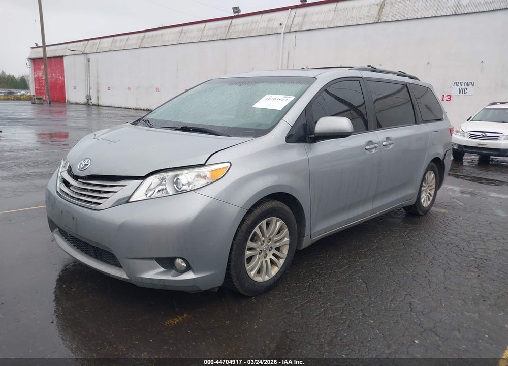 2015 TOYOTA SIENNA XLE PREMIUM 8 PASSENGER VIN: 5TDYK3DCXFS631363