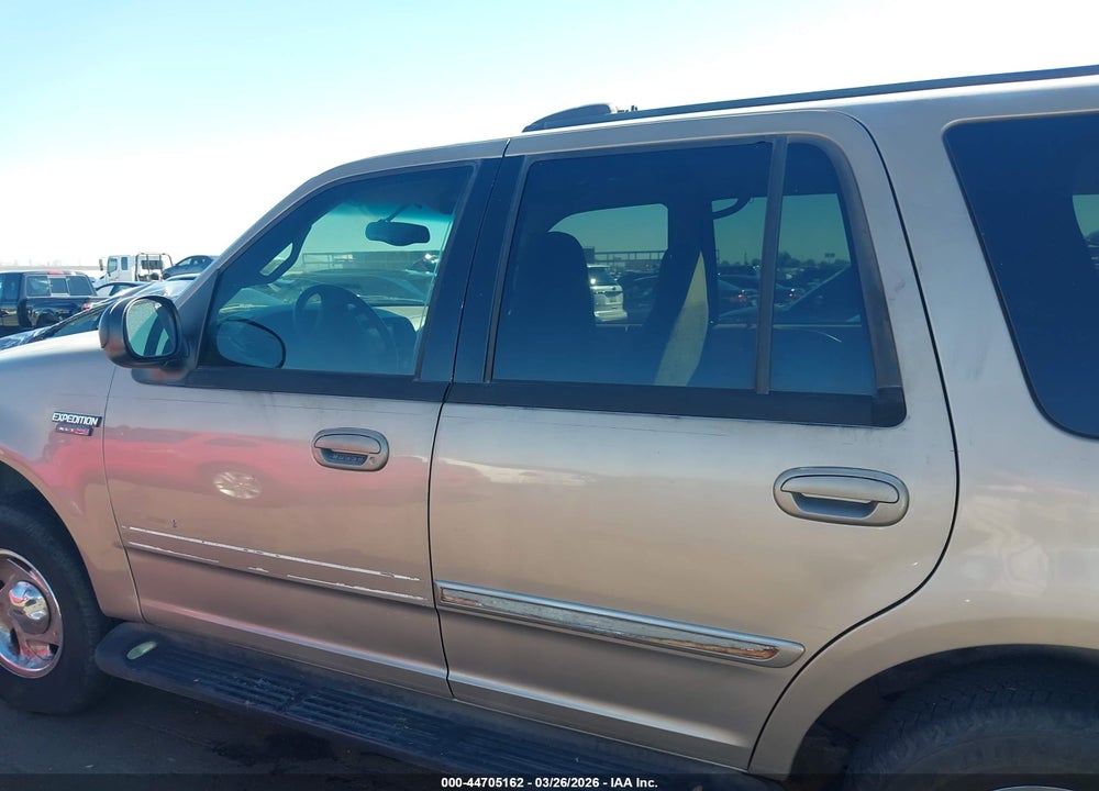 2001 FORD EXPEDITION XLT VIN: 1FMPU16L31LB36743